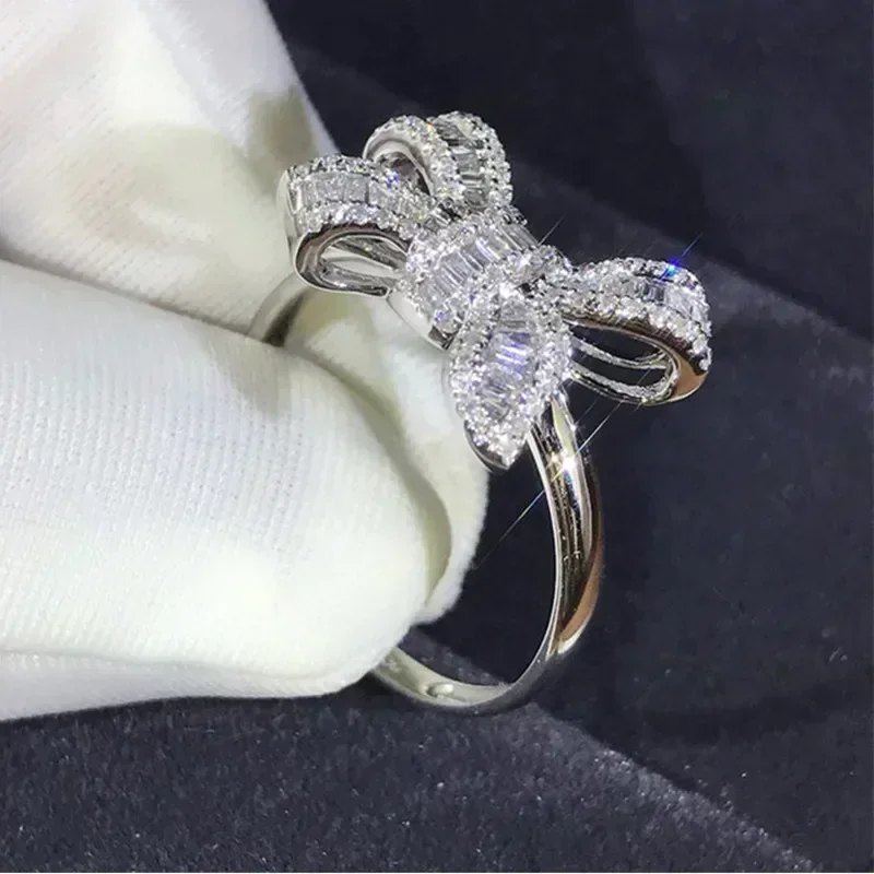 Luxury Lifestyle Jewelry - Anelli da Donna Huitan con Grande