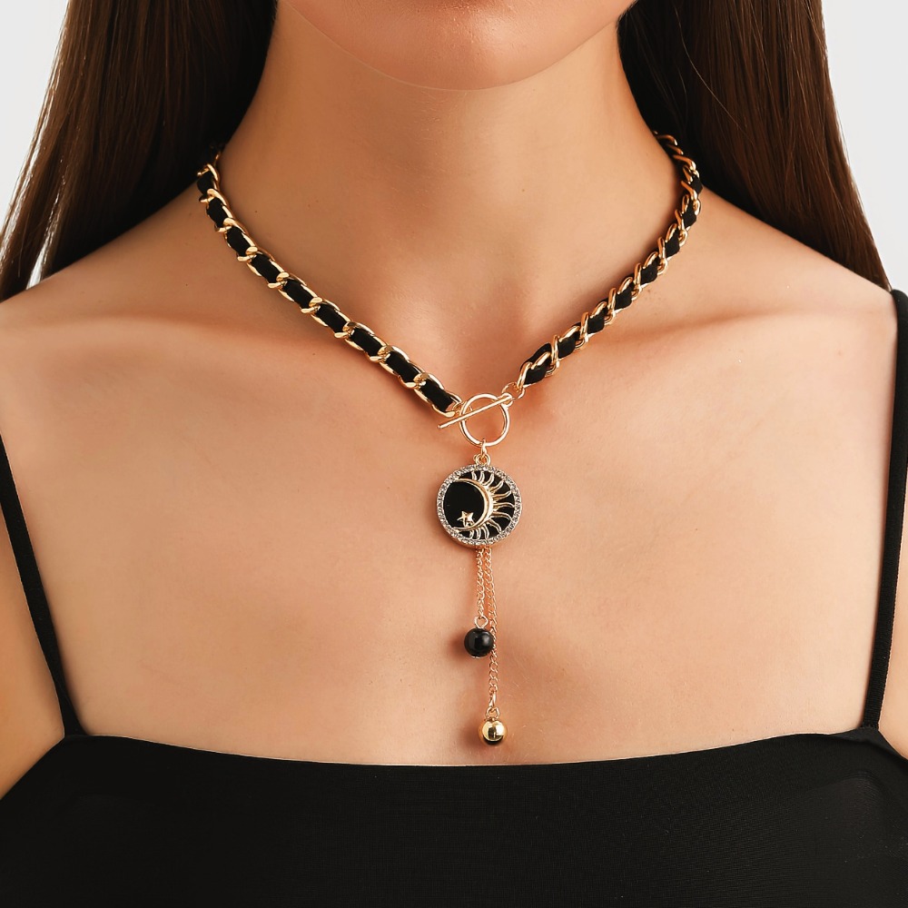 Collana di Lusso in Velluto Ne - Luxury Lifestyle Jewelry recensione e prezzo