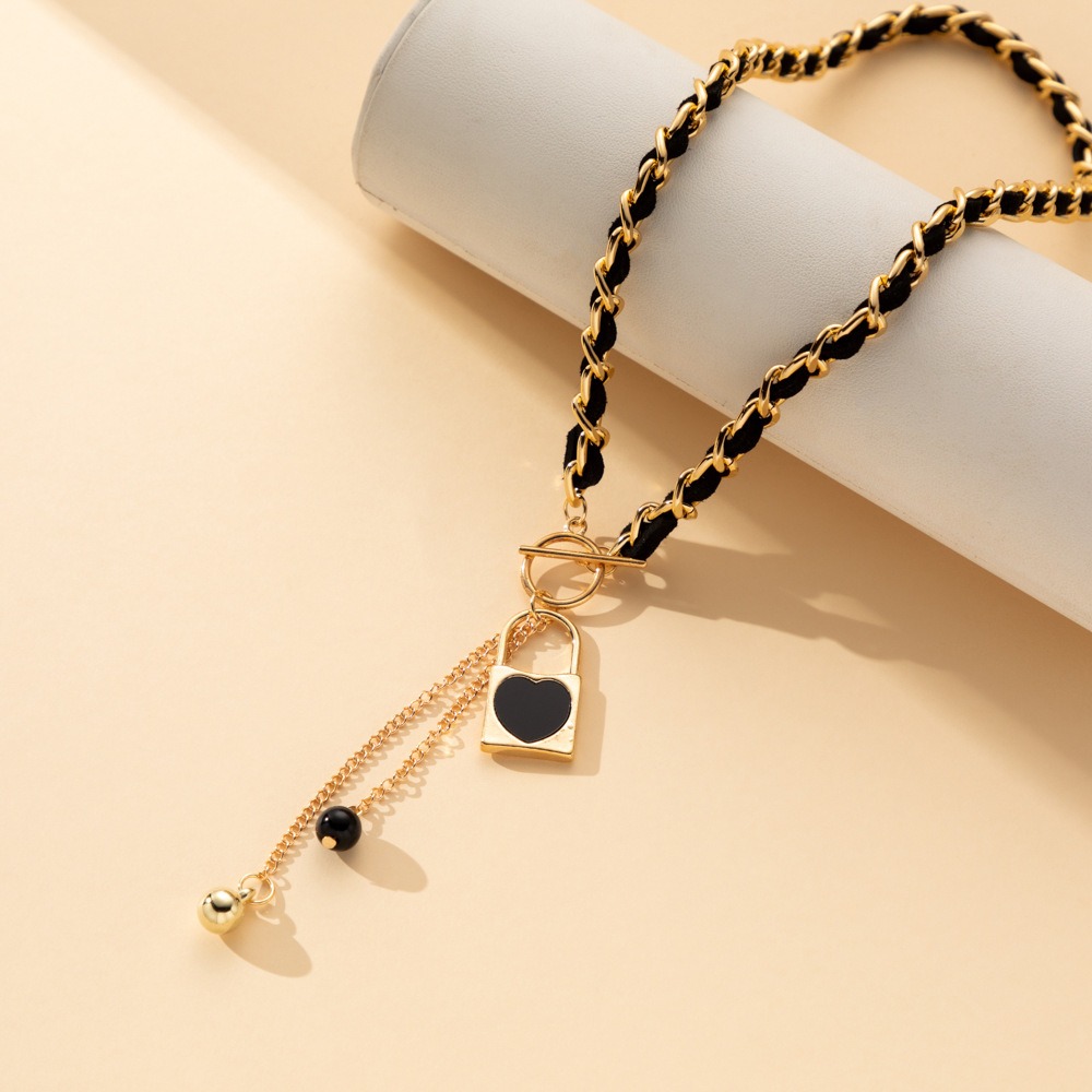 Collana di Lusso in Velluto Ne - Luxury Lifestyle Jewelry recensione e prezzo