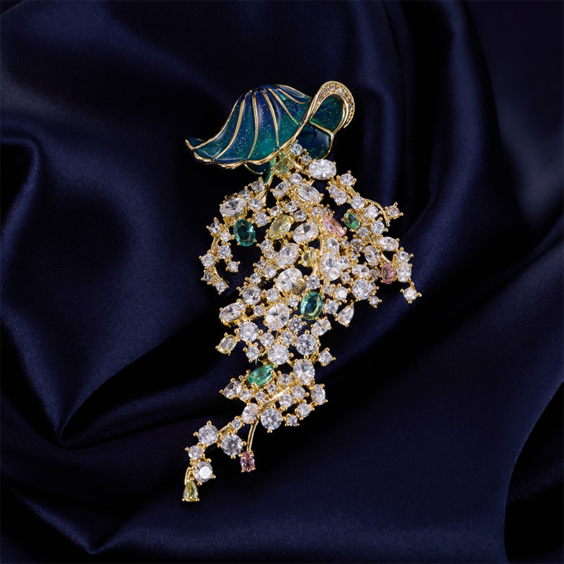 Spilla a forma di medusa con z - Luxury Lifestyle Jewelry recensione e prezzo